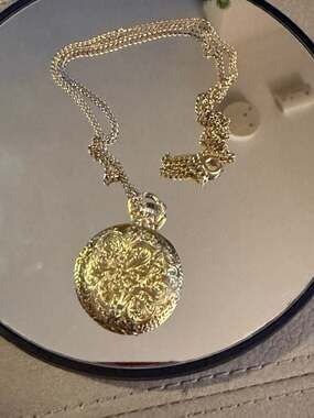 VINTAGE LUCERNE SWISS MADE 1 JEWEL GOLD TONE PENDANT WATCH NECKLACE